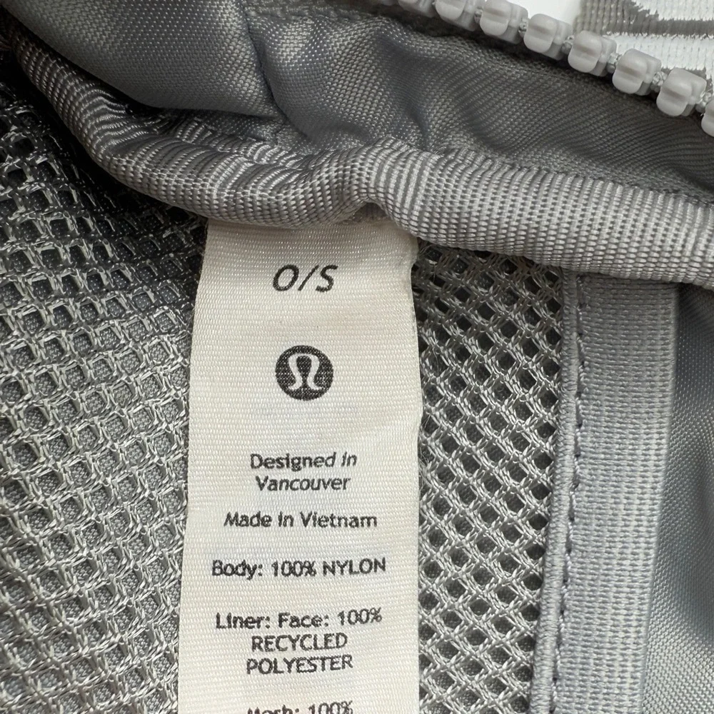 🩶Lululemon Silver Gray / white Everywhere Belt Bag - Picture 7 of 9